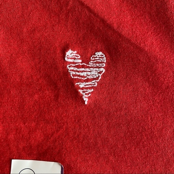 Red tee with stitched heart - Picture 3 of 3